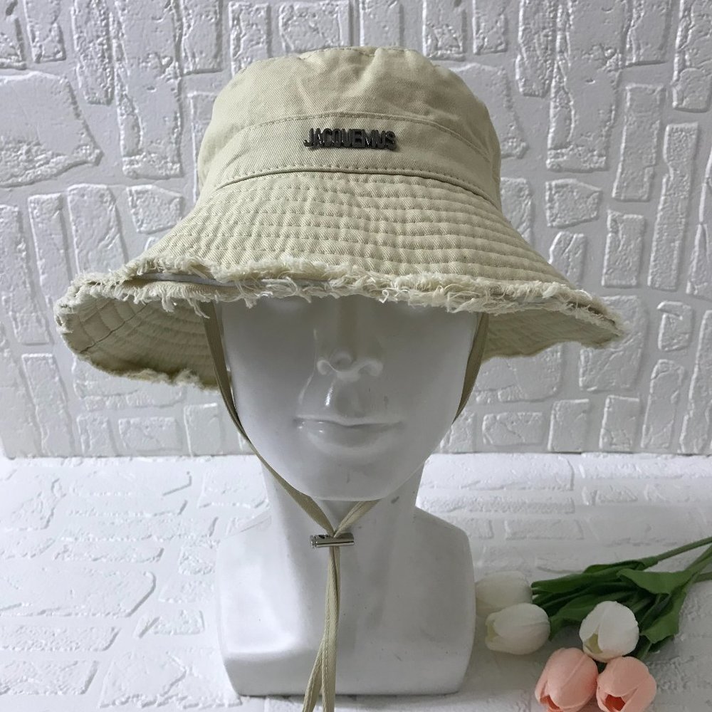 JACQUEMUS Off-White 'Le Bob Artichaut' Bucket Hat